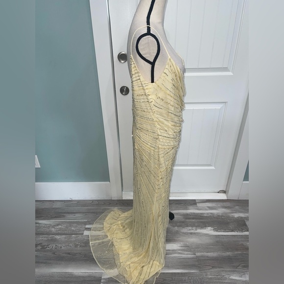 NEW Mac Duggal Beaded sleeveless faux wrap gown in buttercream size 12 - Picture 8 of 16